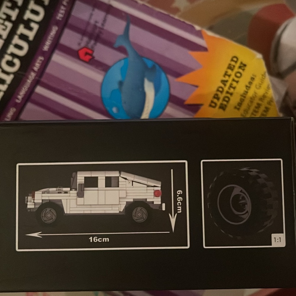 CaDA Humvee Building Set - Picture 2 of 3